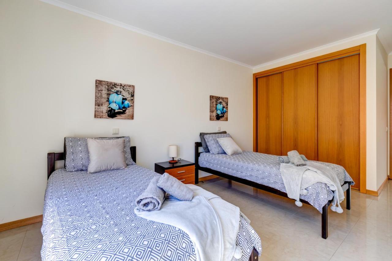 Two Bedroom Apartment With Rooftop Pool In Alvor Exterior foto